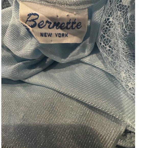 VINTAGE BERNETTE NEW YORK Baby Blue Lace Nightgown in Size Large - Picture 4 of 6